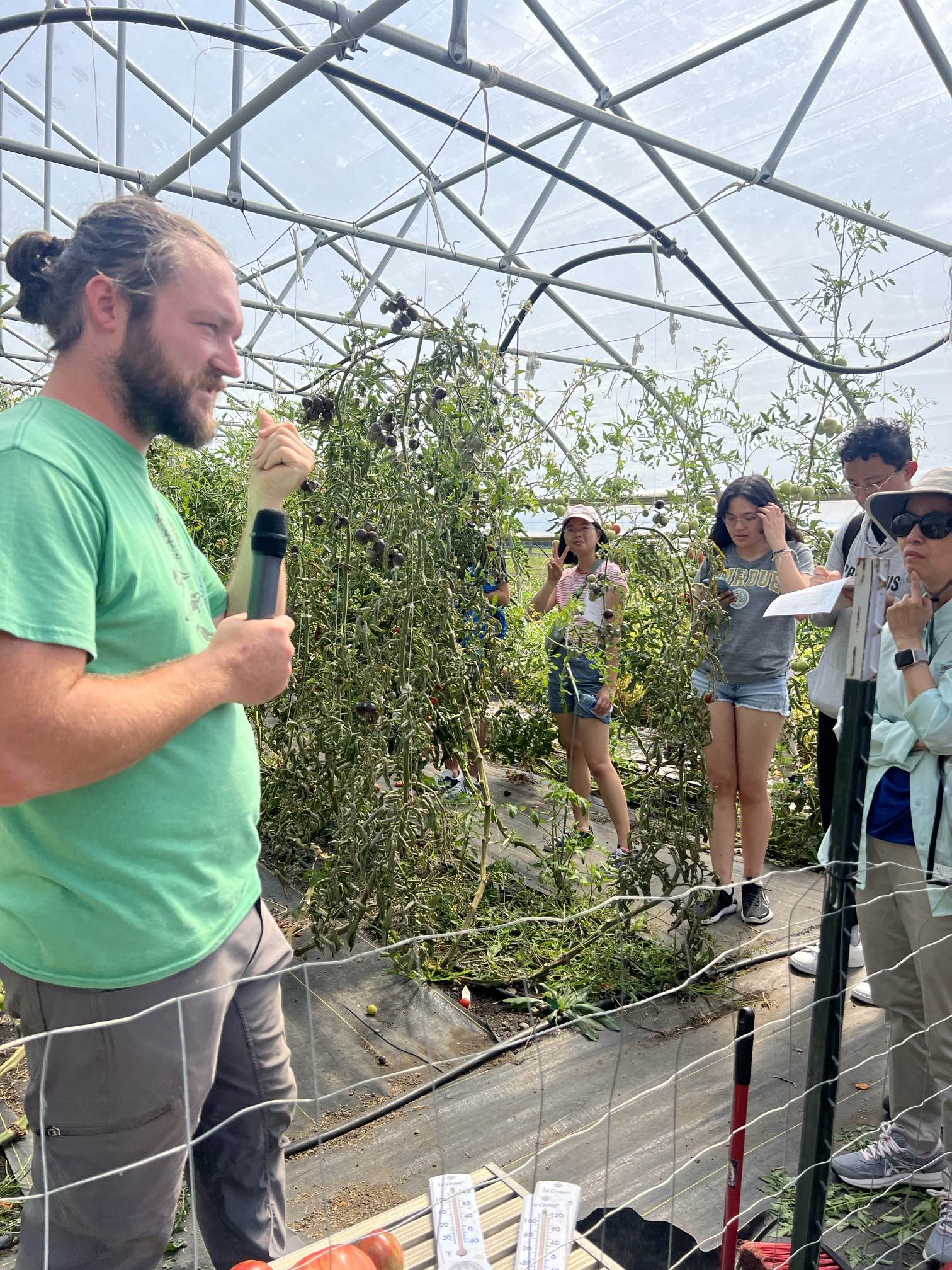 Chris-explaining-about-student-farm-L&L-2024