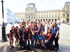 group photo at the Louvre