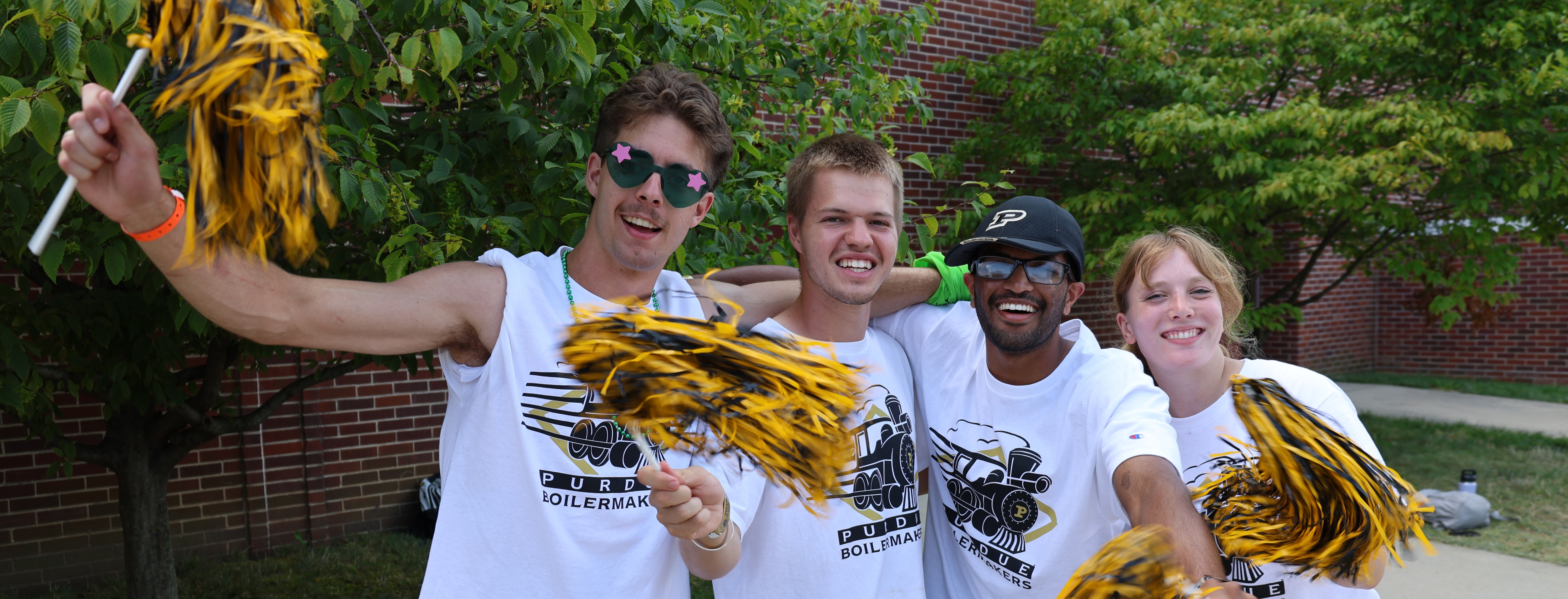 banner image: student leaders for orientation gather around large BGR decorations