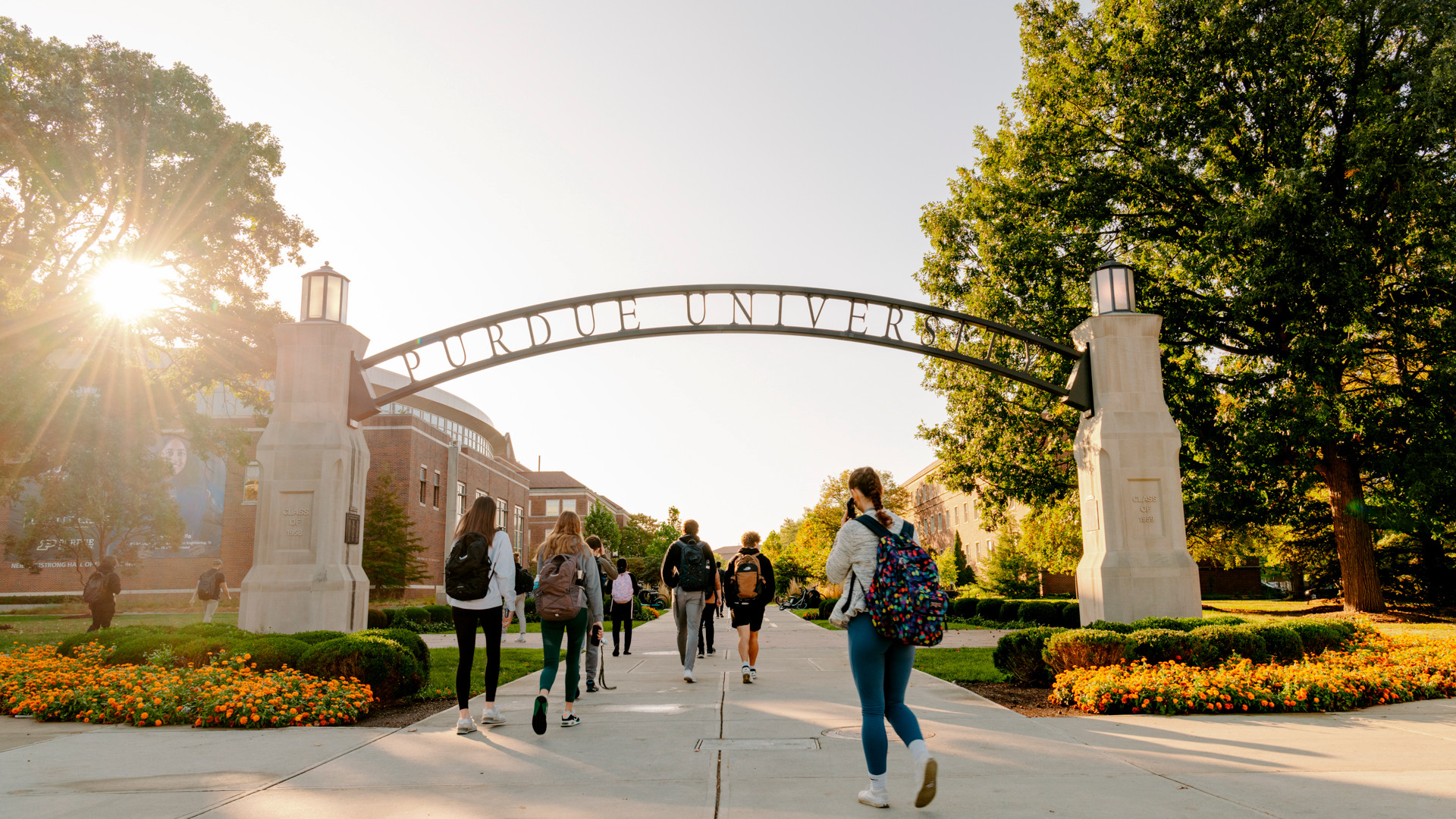 Students walking under the arch at the entrance of the Engineering Mall near PUSH.