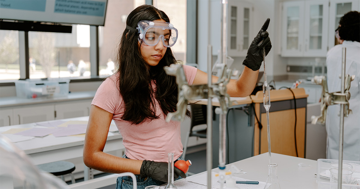 Student working in a lab at the Chaney Hale Hall of Science