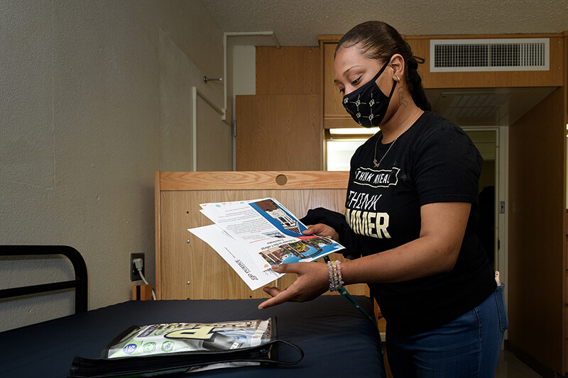 Student mentor in Summer Start preparing welcome in residence hall room