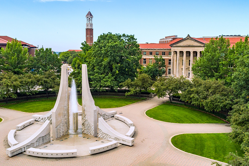 Aerial Hovde and fountain